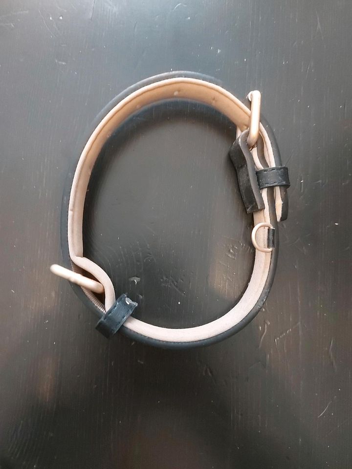 Kleine halsband für Hunde aus Leder in Hamburg