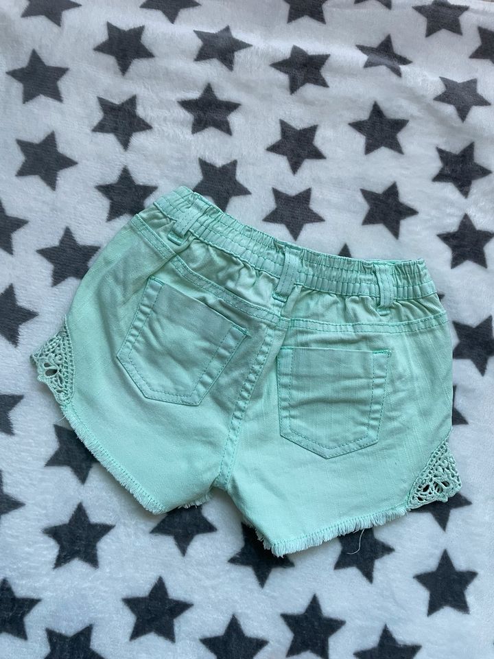 Kiki & Koko Shorts Sommerhose Gr. 122 mintgrün neuwertig in Chemnitz