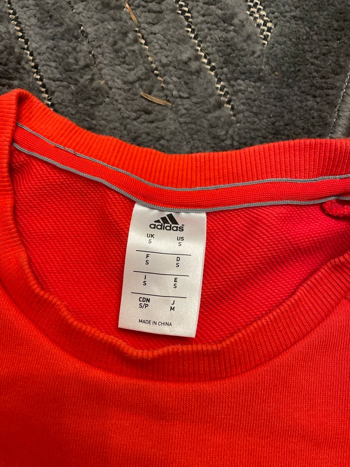 Herren Sweatshirt adidas rot Gr. S in Stuttgart