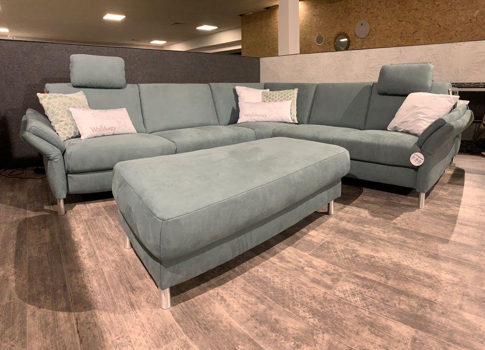 Sofa / Garnitur / Couch / L-Sofa mit Hocker / Motorfunktion in Westoverledingen