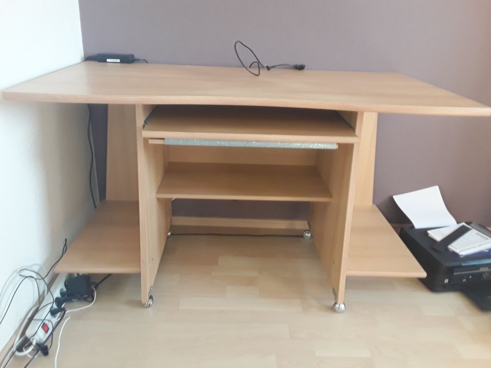 Schreibtisch in Limburg