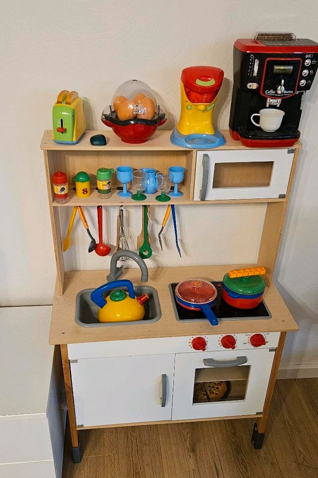 Küche für Kinder - inklusive Teller, Pfannen etc. in Magdeburg