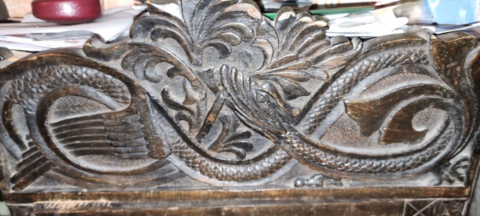 Schlangen Motiv liegende 8,Vitrine Schrank Antik zum Restaurieren in Bielefeld