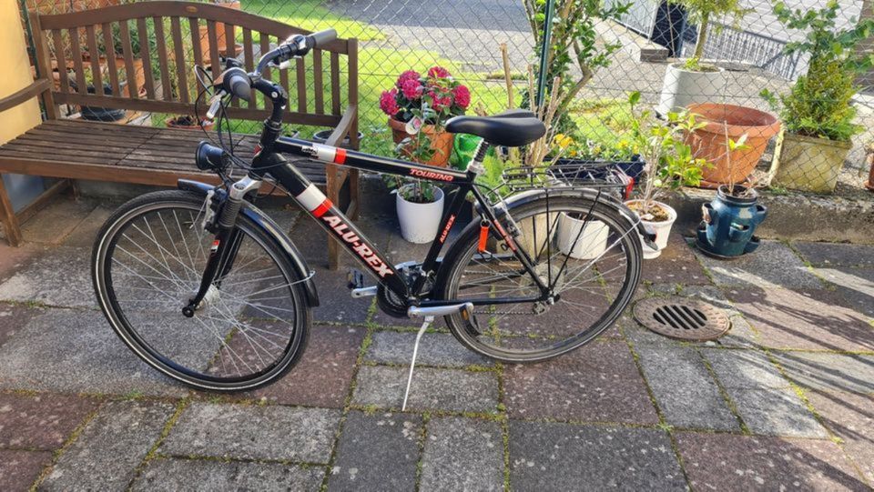 Neuwertiges Herren Alu Fahrrad 28 Zoll in Obertshausen