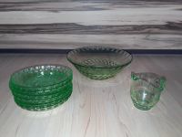 Alte leuchtend grüne Glasschalen, Puddingschale mit 6 Schälchen Niedersachsen - Coppengrave Vorschau