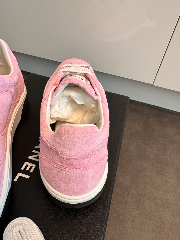 Chanel Sneaker in Größe 40 neu mit Original Rechnung in Aachen