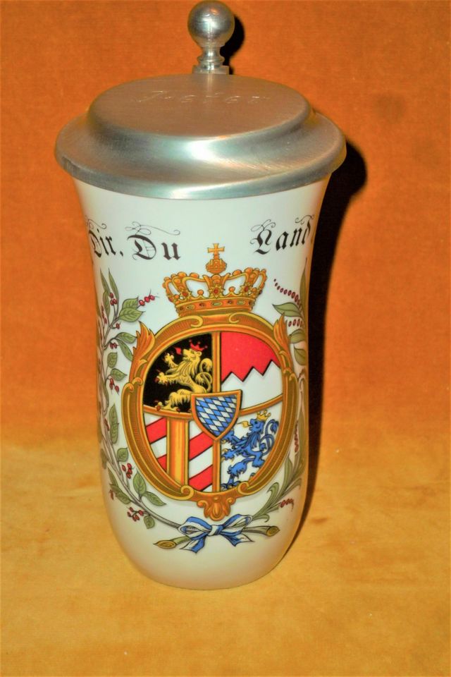 Bierkrug Porzellan Zinndeckel Posthorn Dr. Merkle Atelier Gravur in Kausen