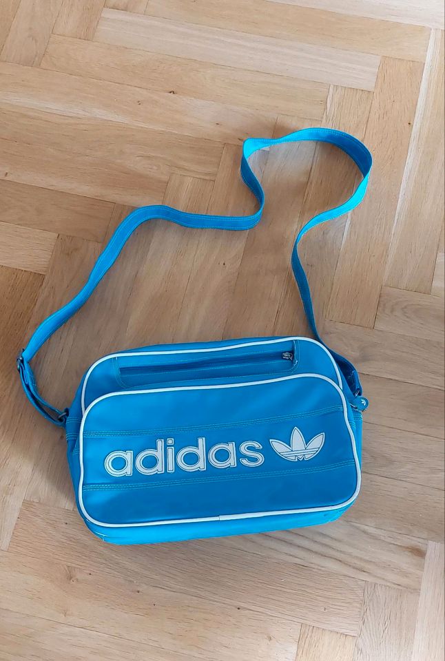 Vintage adidas Sporttasche in Göttingen