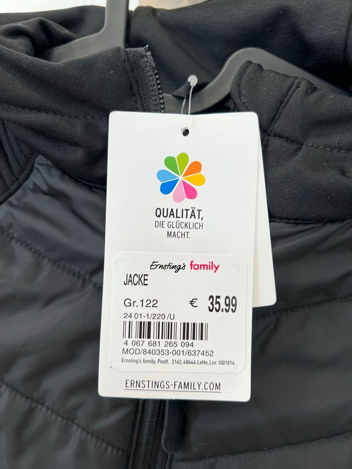 Neu ungetragen Kinderjacke Steppjacke Größe 122 schwarz Jungen in Lehre