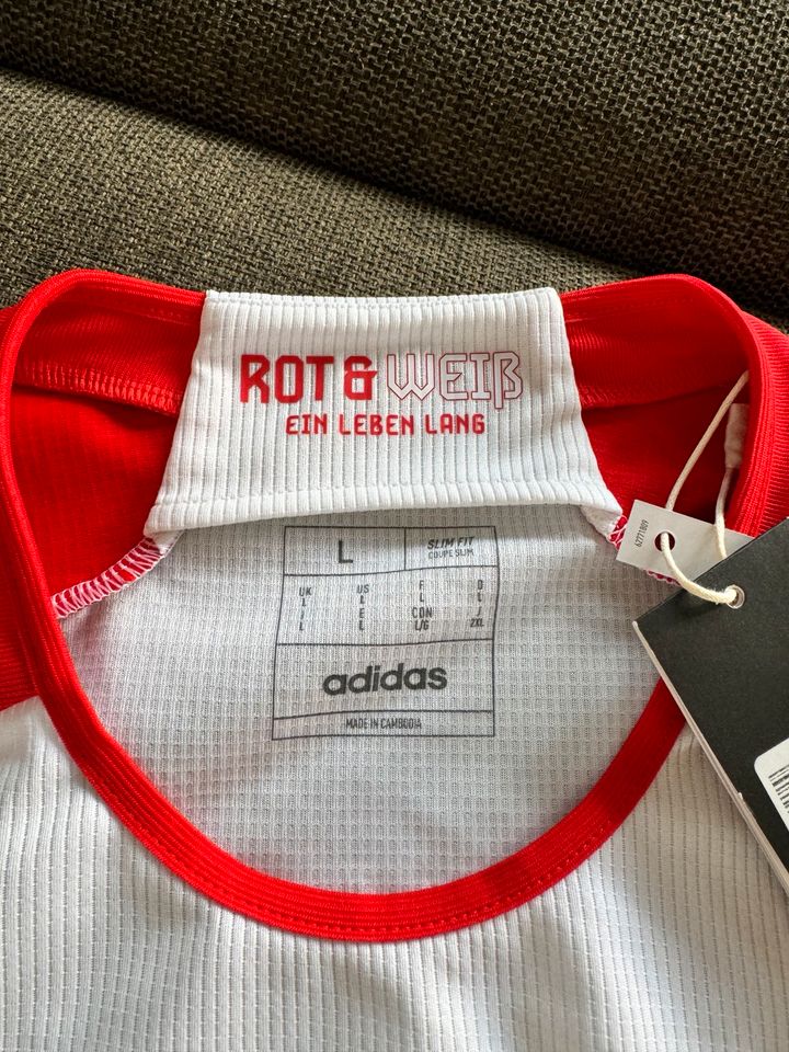 Adidas FC Bayern Trikot mit Original Unterschrift Konrad Laimer in Saarbrücken