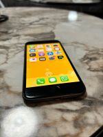 iPhone 8 64Gb sehr guter Zustand Bremen - Huchting Vorschau