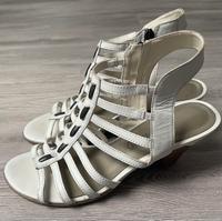 Sandalen Tamaris weiß Gr. 40 Sachsen - Ehrenfriedersdorf Vorschau