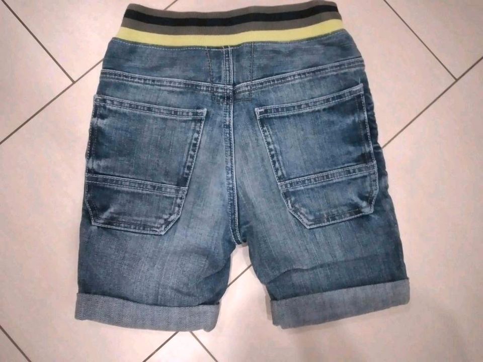 Jungen Esprit Shorts Gr. 122 in Merzig