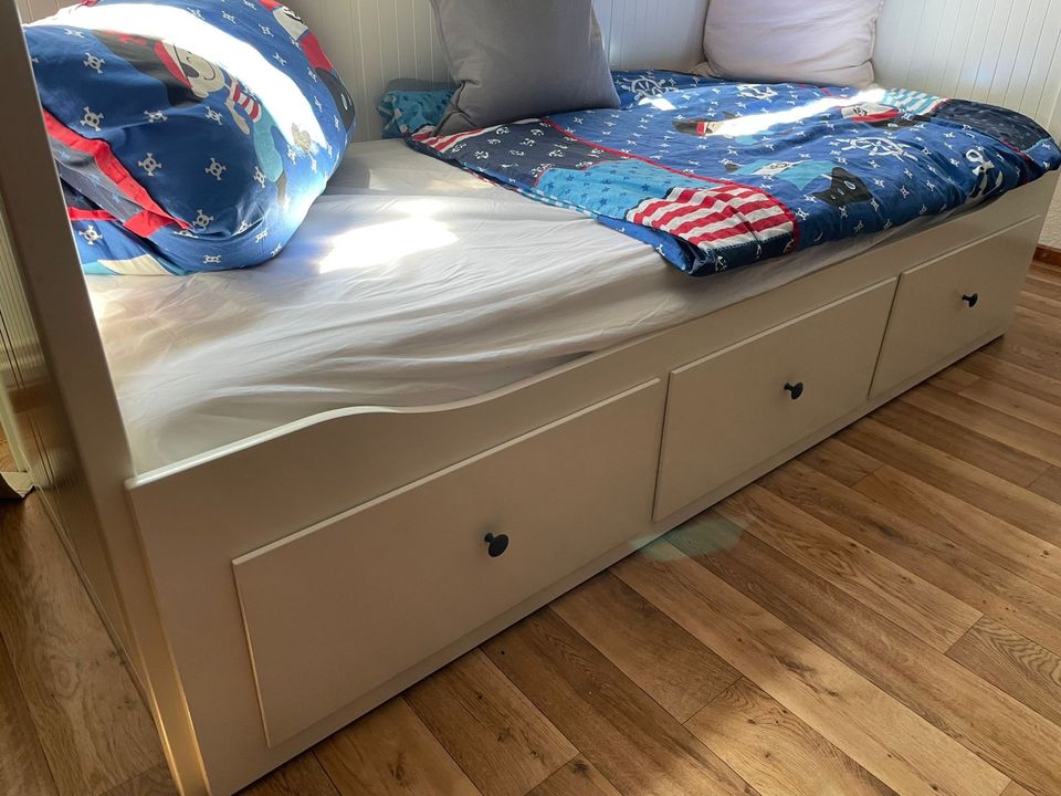 Ikea Hemnes Tagesbett mit 2 Matratzen in Mühlhausen