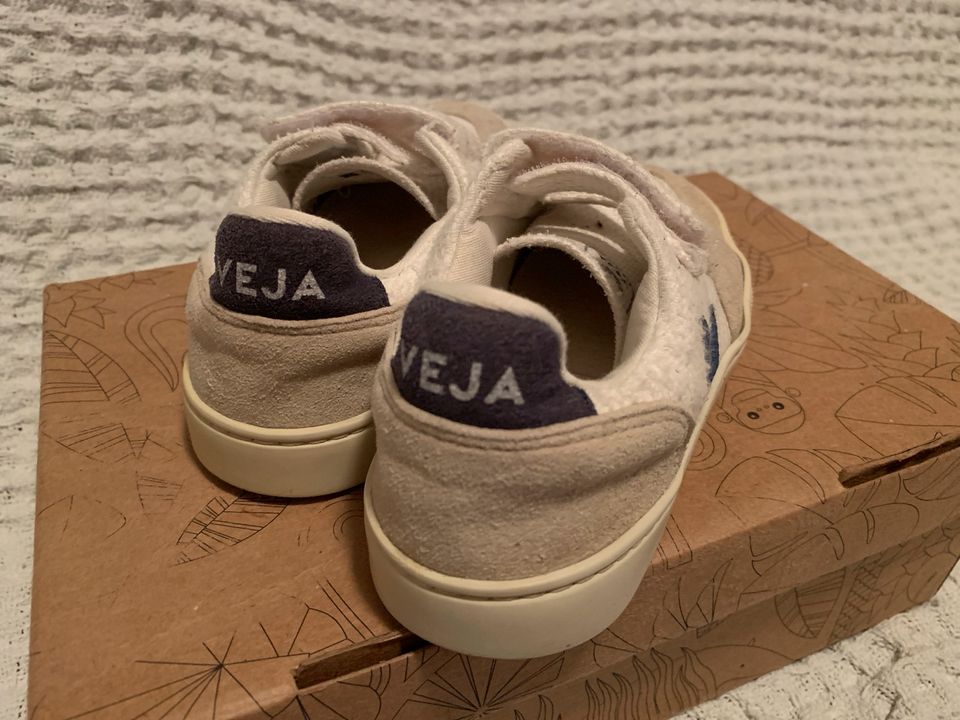 Veja V-12 indigo white weiß Sneaker Klettverschluss 31 Turnschuh in Bayern  - Dorfen | Gebrauchte Kinderschuhe Größe 31 kaufen | eBay Kleinanzeigen ist  jetzt Kleinanzeigen