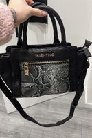 Valentino Tasche in schwarz mit Schlangen Muster Saarland - Überherrn Vorschau