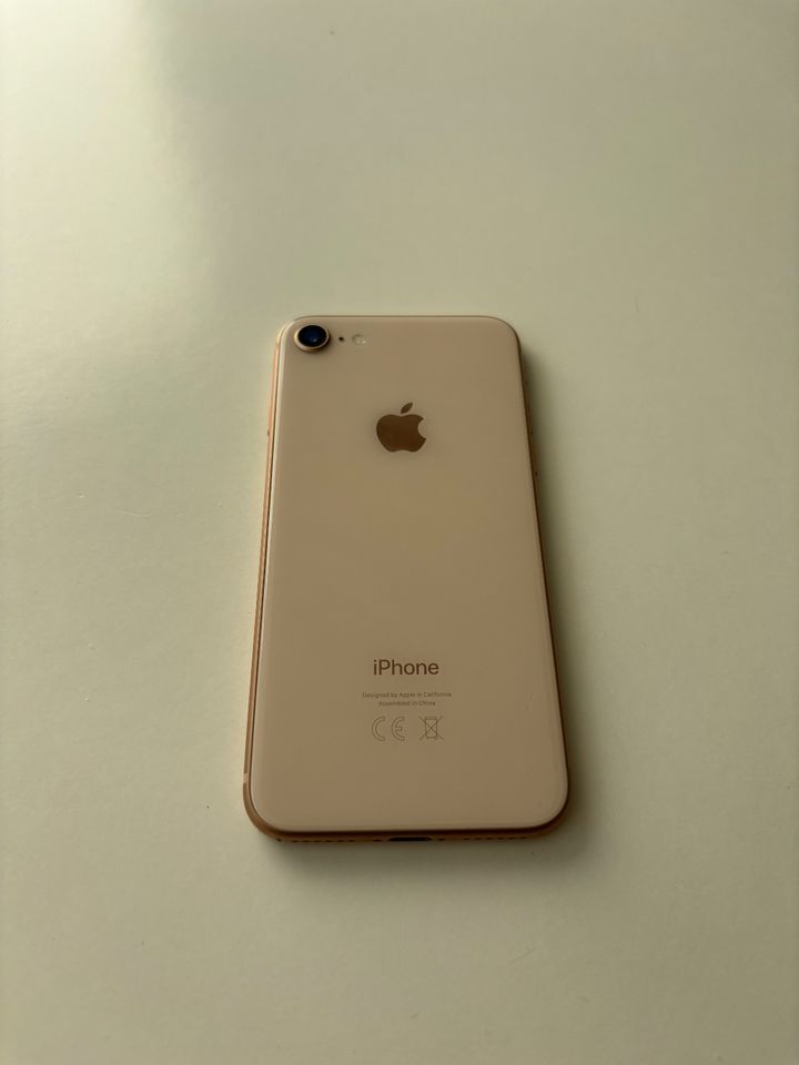 gebrauchtes iPhone 8 roségold 128GB in Köln