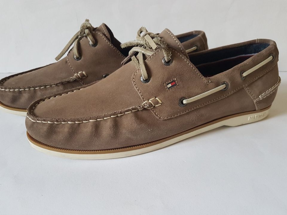 TOMMY HILFIGER Slipper Herren Leder Gr. 44 US 11 taupe top in Altenburg