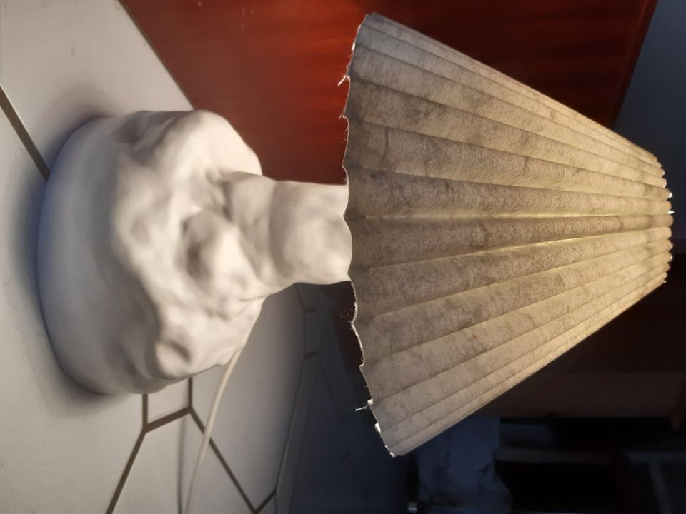 Tischlampe aus Keramik mit zwei Lampenschirmen in Hamburg