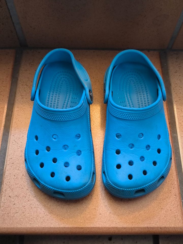 Crocs Gr. 13, blau, Kinder, Gr. 30, Schuhe in Icking