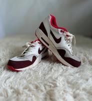 Nike Air Max weiß/bordeaux Damenschuh Gr. 38 Niedersachsen - Schortens Vorschau