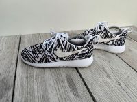 NIKE ROSHERUN ROSH WMNS DAMEN SNEAKER GR. 38,5 One Print weiß Nordrhein-Westfalen - Übach-Palenberg Vorschau