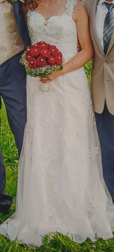 Brautkleid mit oder ohne Broche in Bobingen