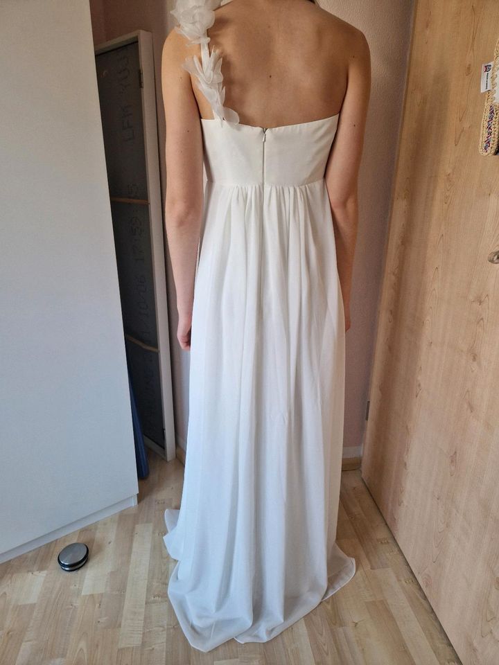 Brautkleid One Shoulder weiß lang ungetragen in Ludwigshafen