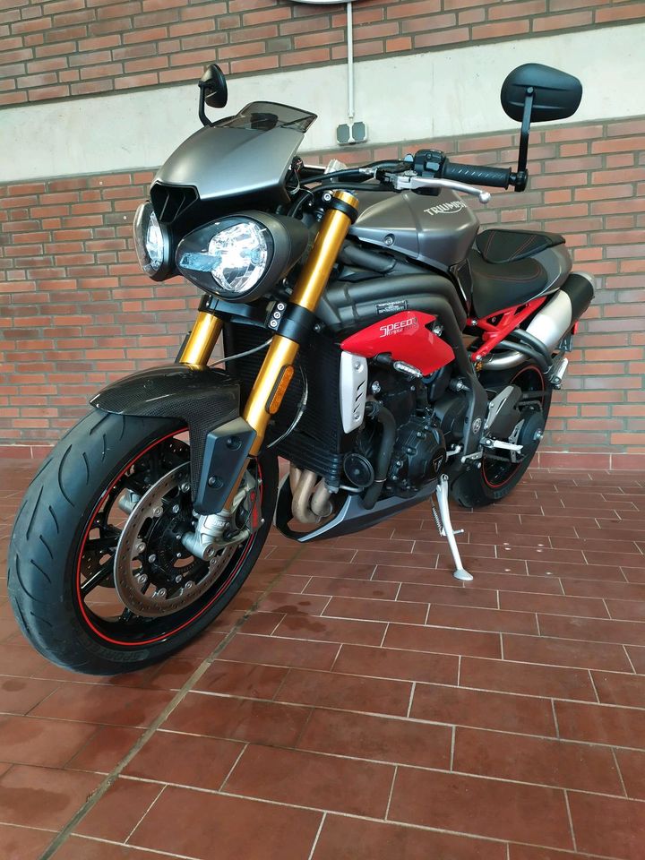 Speed Triple 1050 R in Friesoythe