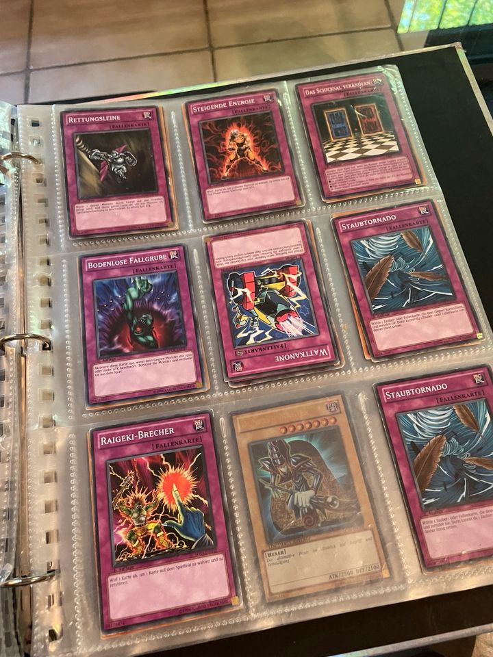 Yugioh Legendary Collection Retro Karten und Binder in Hürth