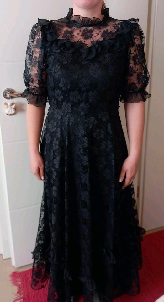 Schwarzes Kleid (Gothic) in Reinheim