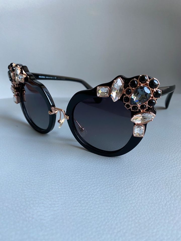 MIU MIU SONNENBRILLE MIT STEINE in Haan