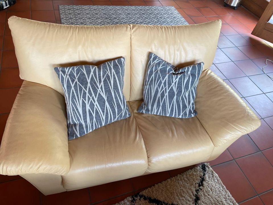 Couch Sofa Zweisitzer Echtleder hellgelb in Polch