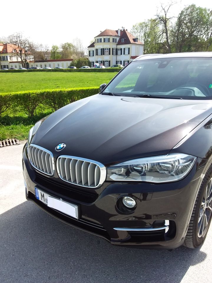 BMW X5 xDrive40d 1.Hand,unfallfrei, Garage, Leder, AHK, Panorama in München