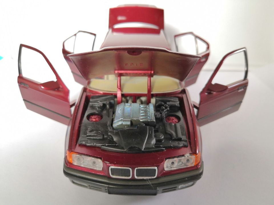 BMW 325i Modell 1:24 in Kappeln