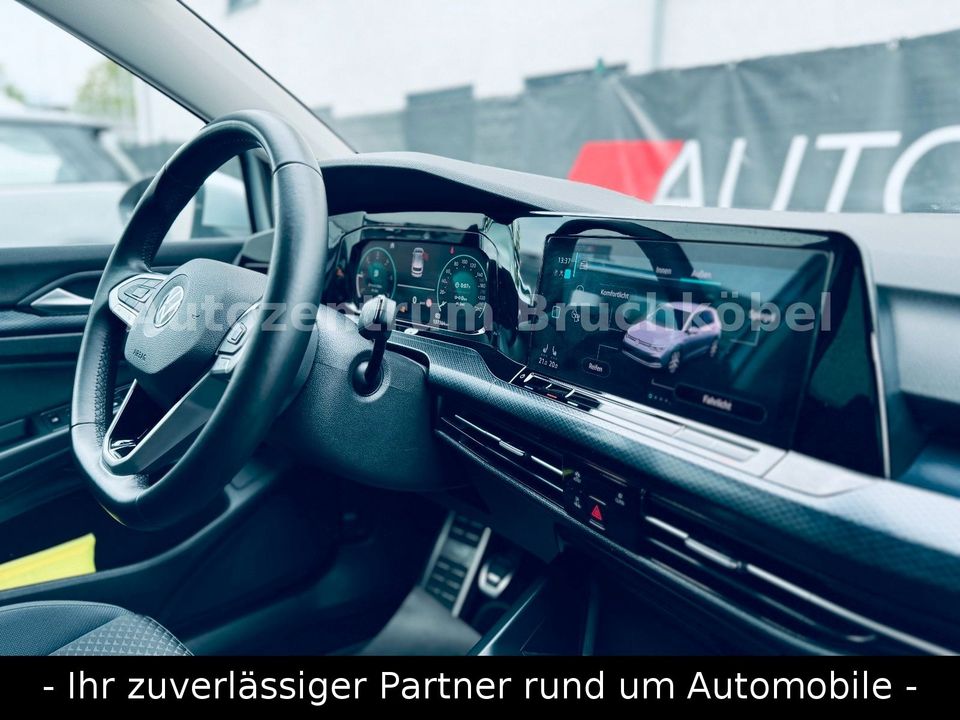 Volkswagen Golf VIII Lim. United|2HD|AMBIENTE|LED|PDC in Bruchköbel