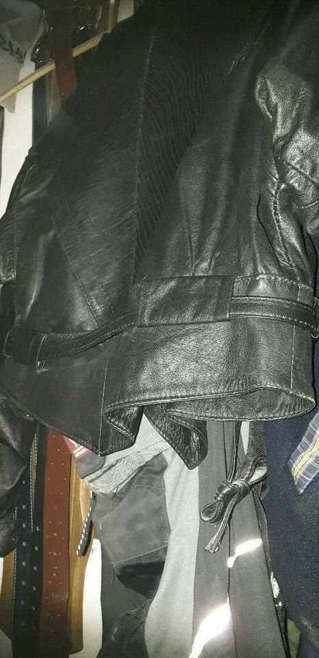 Italienische Damen Nappa Leder Jacke schwarz Grösse 36-38 in Illingen