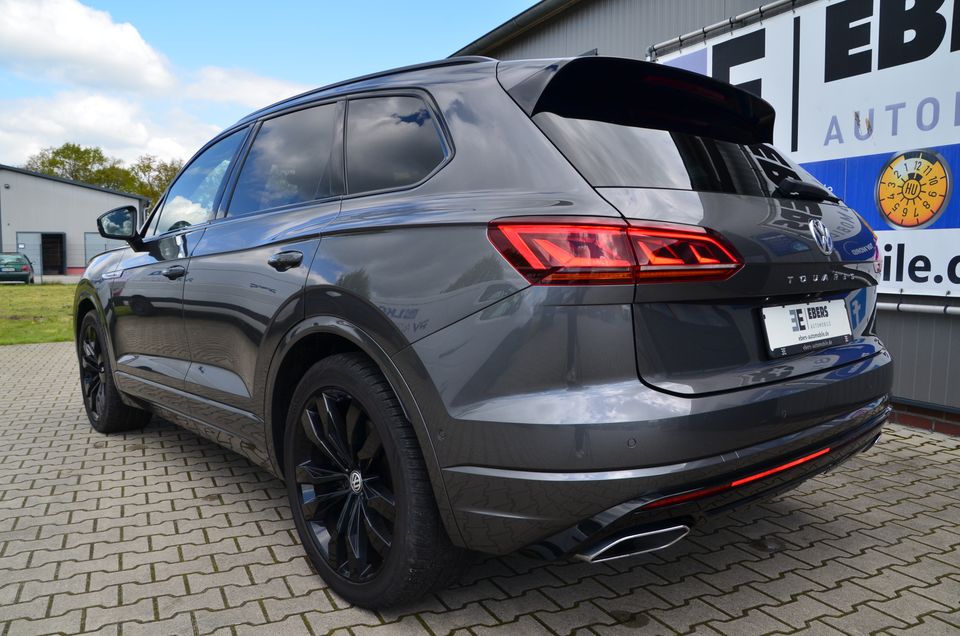 Volkswagen Touareg R-Line V8 4M/PANO/HEADUP/SOUND/RFK/LUFT in Uplengen