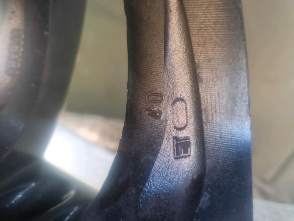 Mercedes Felgen Reifen Alufelgen 235 40 r18 in Werlte 