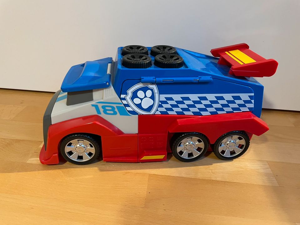 Paw Patrol Ready Race Rescue Mobile Pit Stop in Hamburg