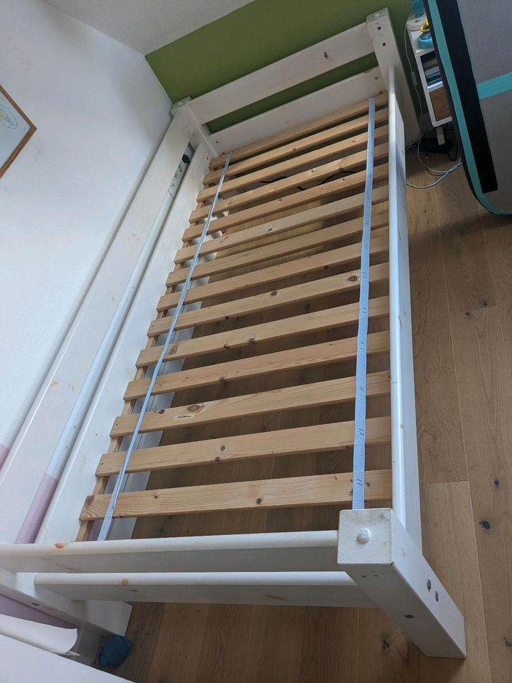 Bett Holz Weiß Jugendbett Kinderbett halbhohes Hochbett 200x90 in Olfen
