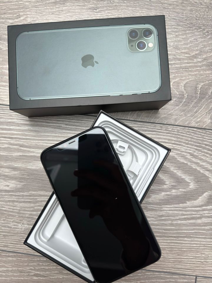 iPhone 11 Pro Max 256gb ohne Kratzer in Wuppertal