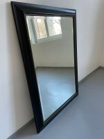 Schwarzer hochwertiger Spiegel mit Rahmen Nordrhein-Westfalen - Oerlinghausen Vorschau
