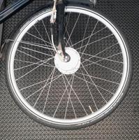E bike Gazelle Vorderrad mit Motor und Steurgerät Nordrhein-Westfalen - Voerde (Niederrhein) Vorschau