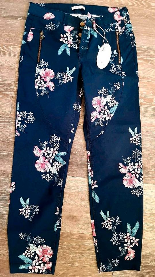 Damen Hose blau mit floralem Muster in Fürstenwalde (Spree)