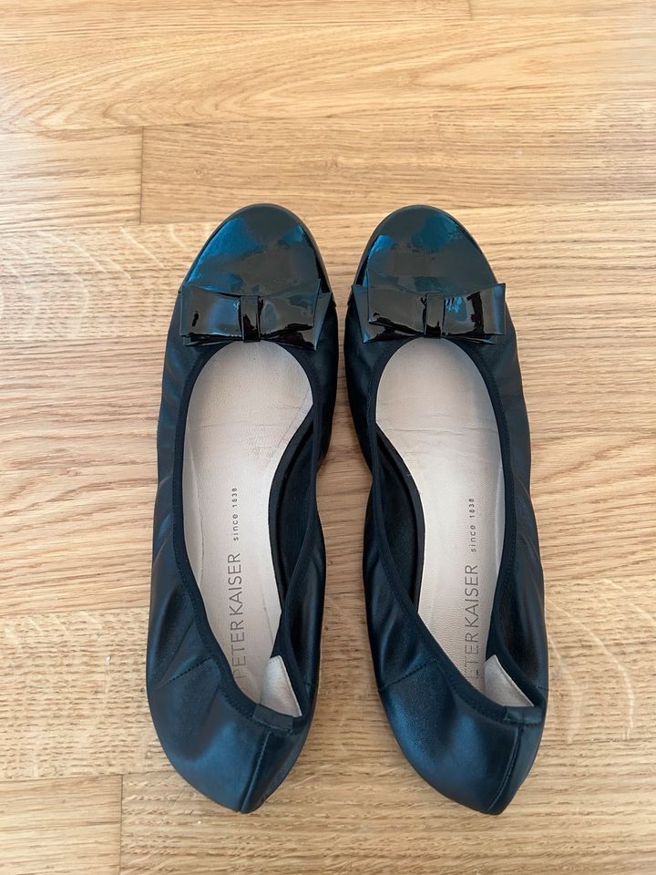 PETER KAISER schwarze edle Ballerinas Leder weich Lack Toe Cap in Frankfurt am Main