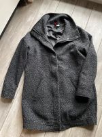 Mantel von H&M, Gr. 36, schwarz leicht gemustert Leipzig - Dölitz-Dösen Vorschau