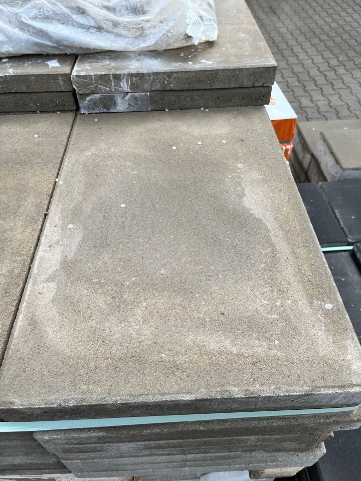 Betonplatten 60x40x4cm grau glatt in Hasloch