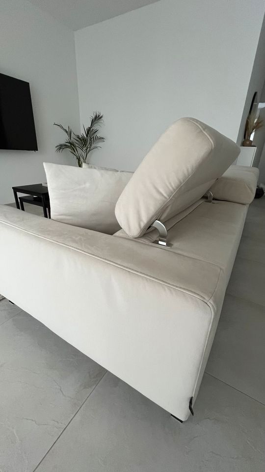 Beige Sofa/Couch Samt Beige in Esslingen