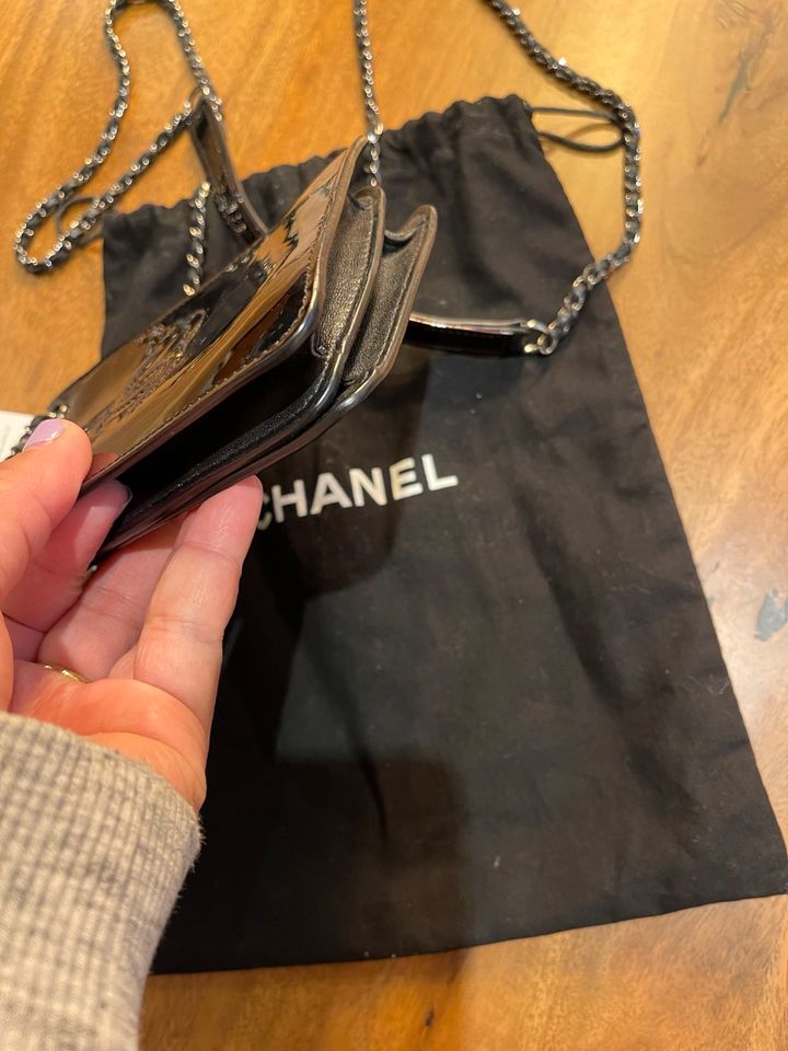 Chanel Umhängetasche pouch Tasche in Hamburg